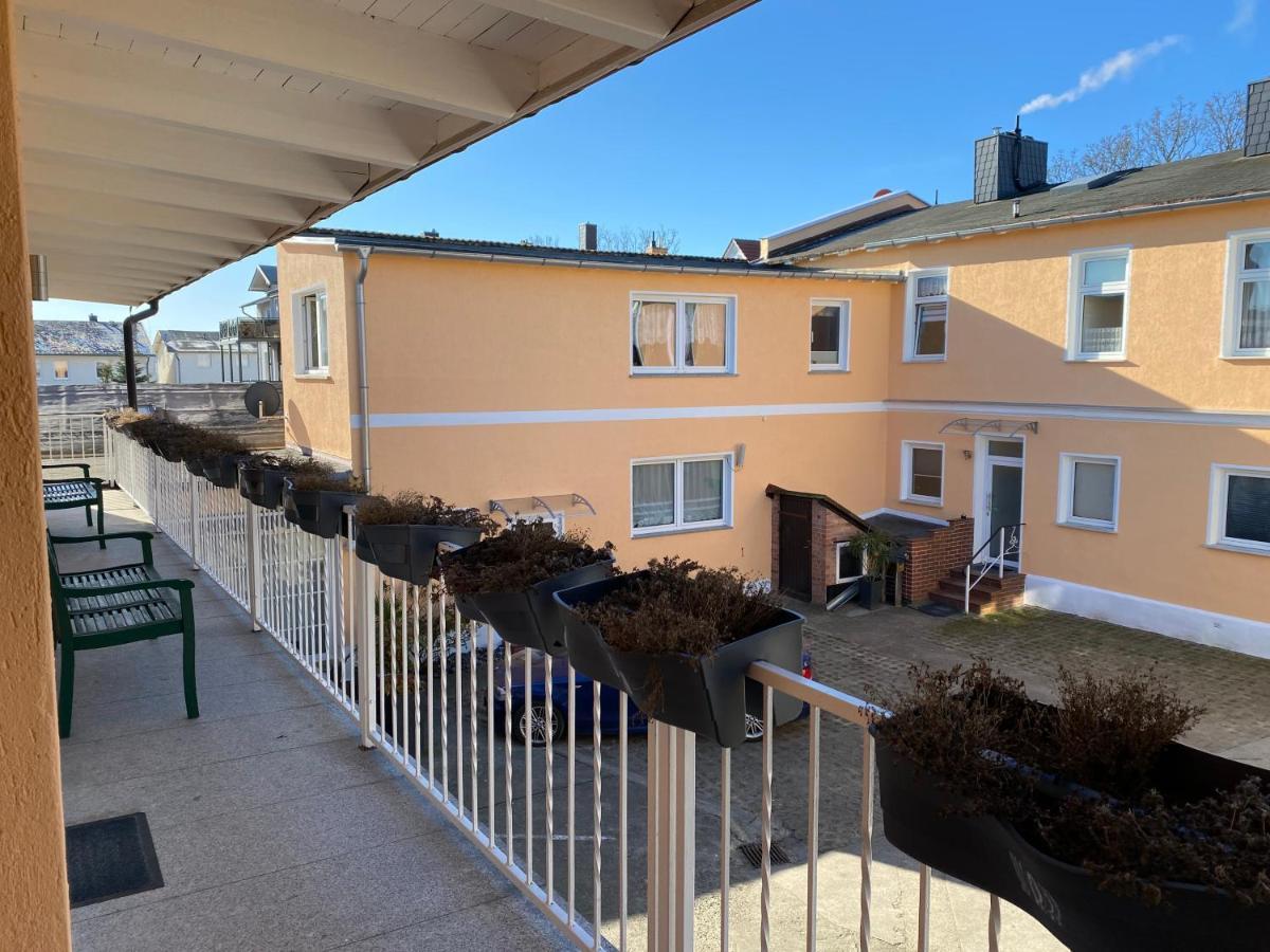 Pension & Ferienwohnungen Schneidereit Sassnitz Esterno foto