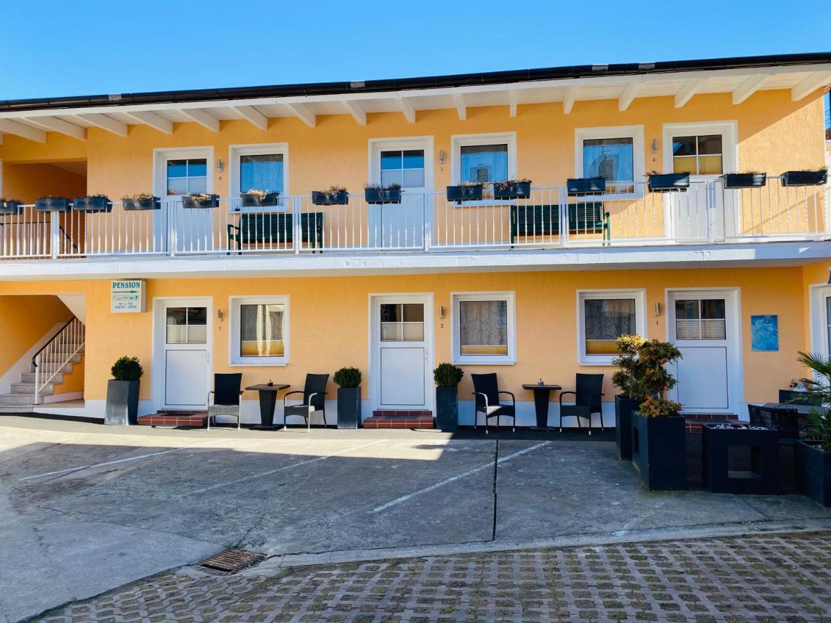 Pension & Ferienwohnungen Schneidereit Sassnitz Esterno foto